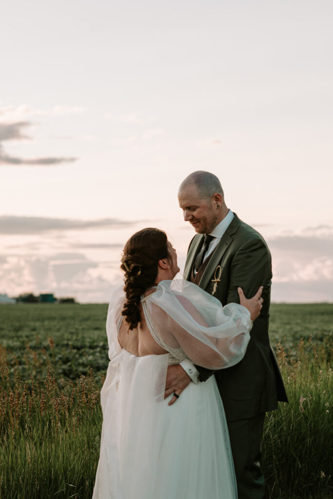 bride and groom photos at sunset in Manitoba 