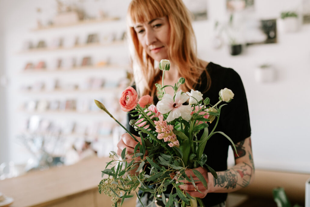 How to choose the right wedding flowers 