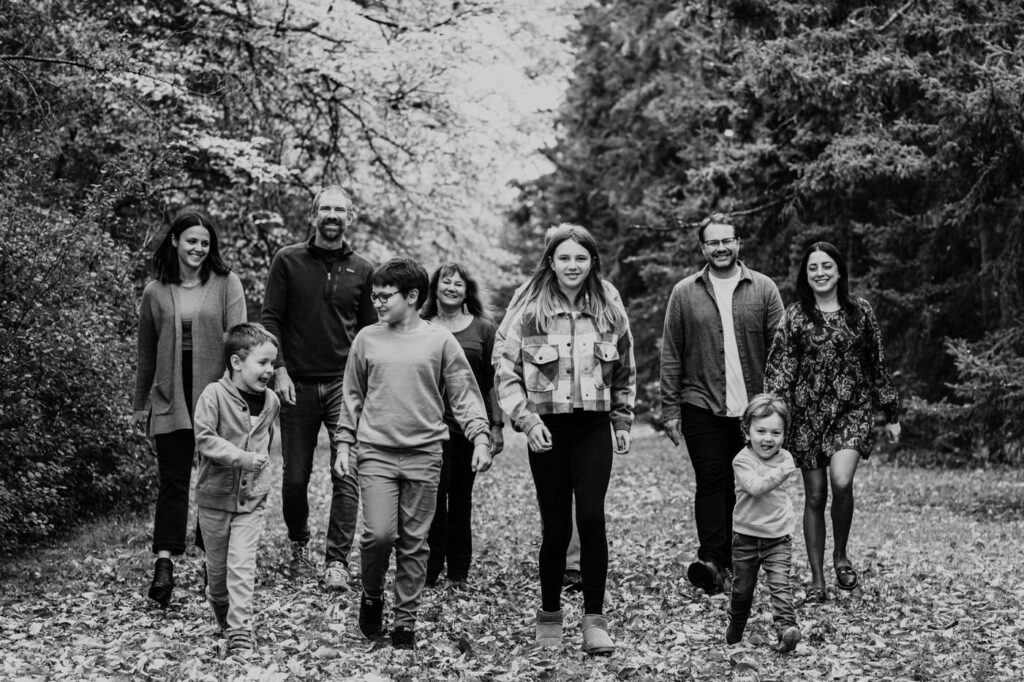 Extended Family photos session at Assiniboine Park 